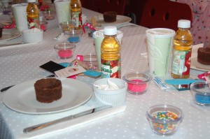 birthday-party-table